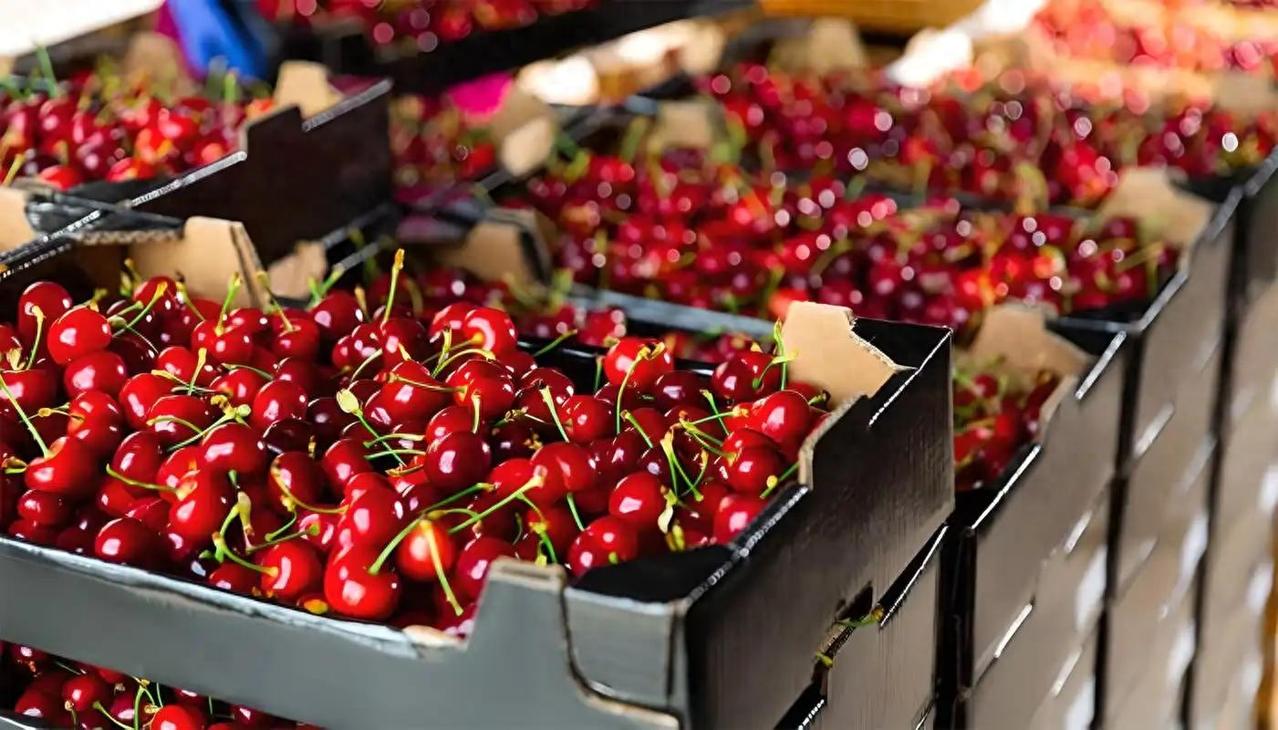 车厘子大量上市！医生严肃建议：冠心病患者吃车厘子，要注意5点一到冬天，水果摊