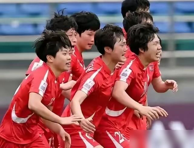 别再拿“女足精神”当遮羞布了，我告诉你，这支U20小花根本不信那套。你看她们