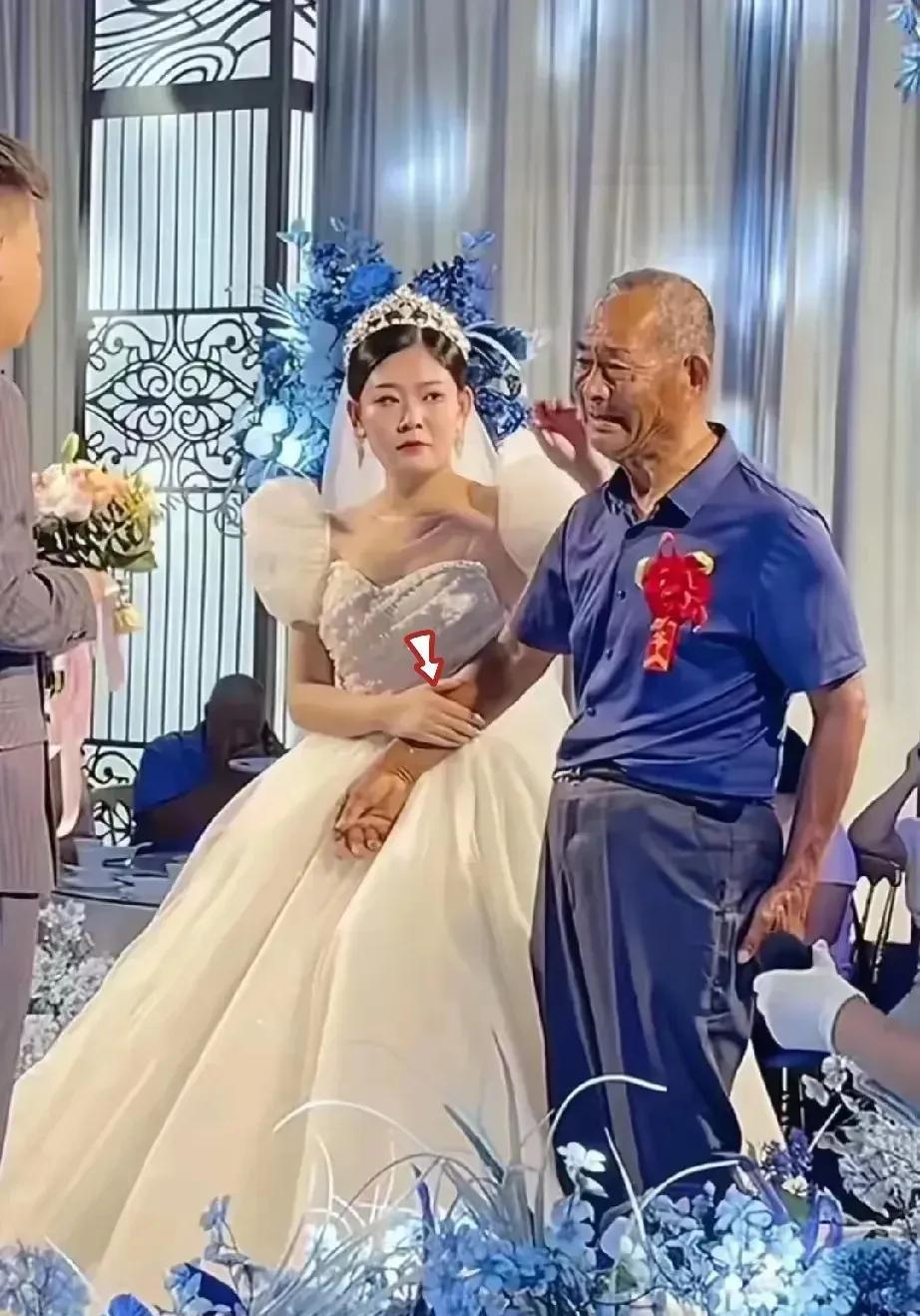山东，一女子马上要结婚了，女子直接跟男方说：“彩礼我一分钱不要、金子也不需要给我