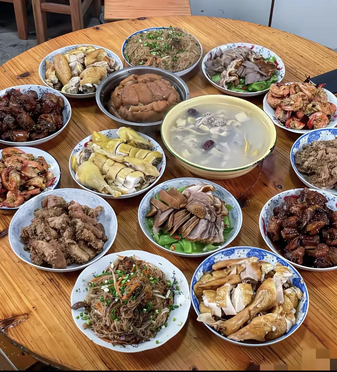 大家觉得这是什么菜？[呲牙笑]两个选择：广东or广西。