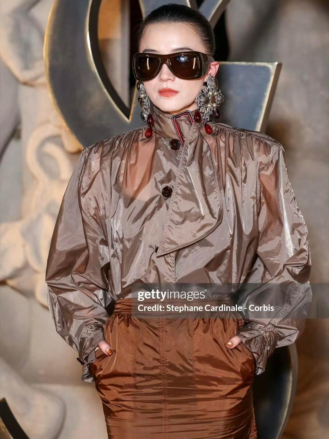 宋佳、朴彩英出席巴黎时装周YSL大秀，严厉的G社生图来了