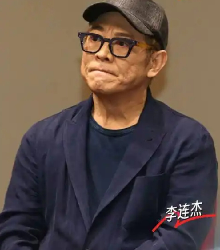 李连杰：“我敢拍着胸脯说，我从来没有做过一件对不起中华民族的事”。主持人问道