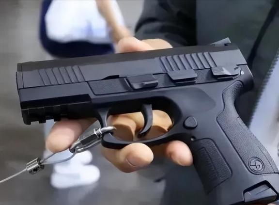 我国为什么不再研发新款手枪呢？说句实话吧，还是技术问题，新款手枪甚至还不如老款。