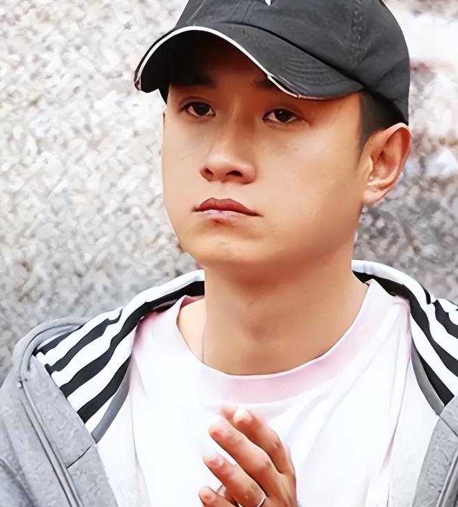 星爷盛赞的“文爷”，42岁竟当面馆老板？女儿晒照力挺，生意爆到离谱！