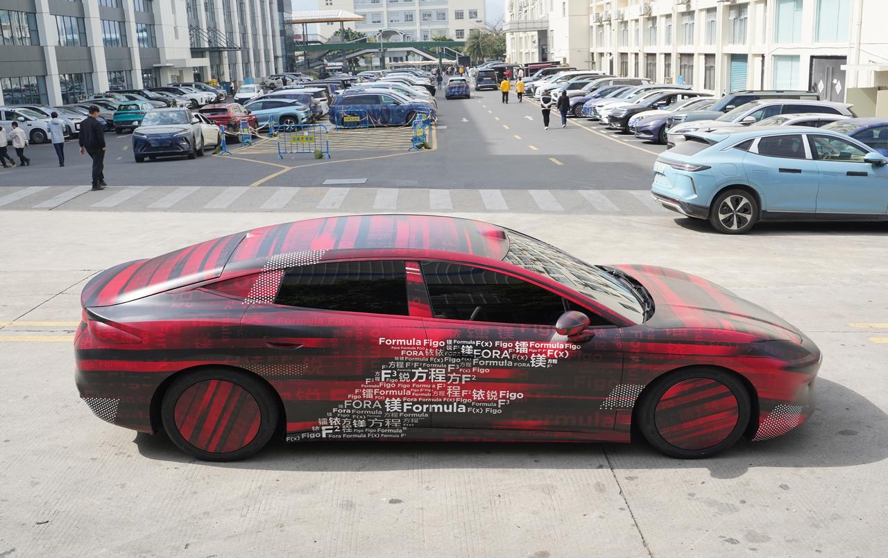 方程豹首款轿车终于被爆了！从这外观设计来看，绝对又是一款高颜值、高性能的轿跑！