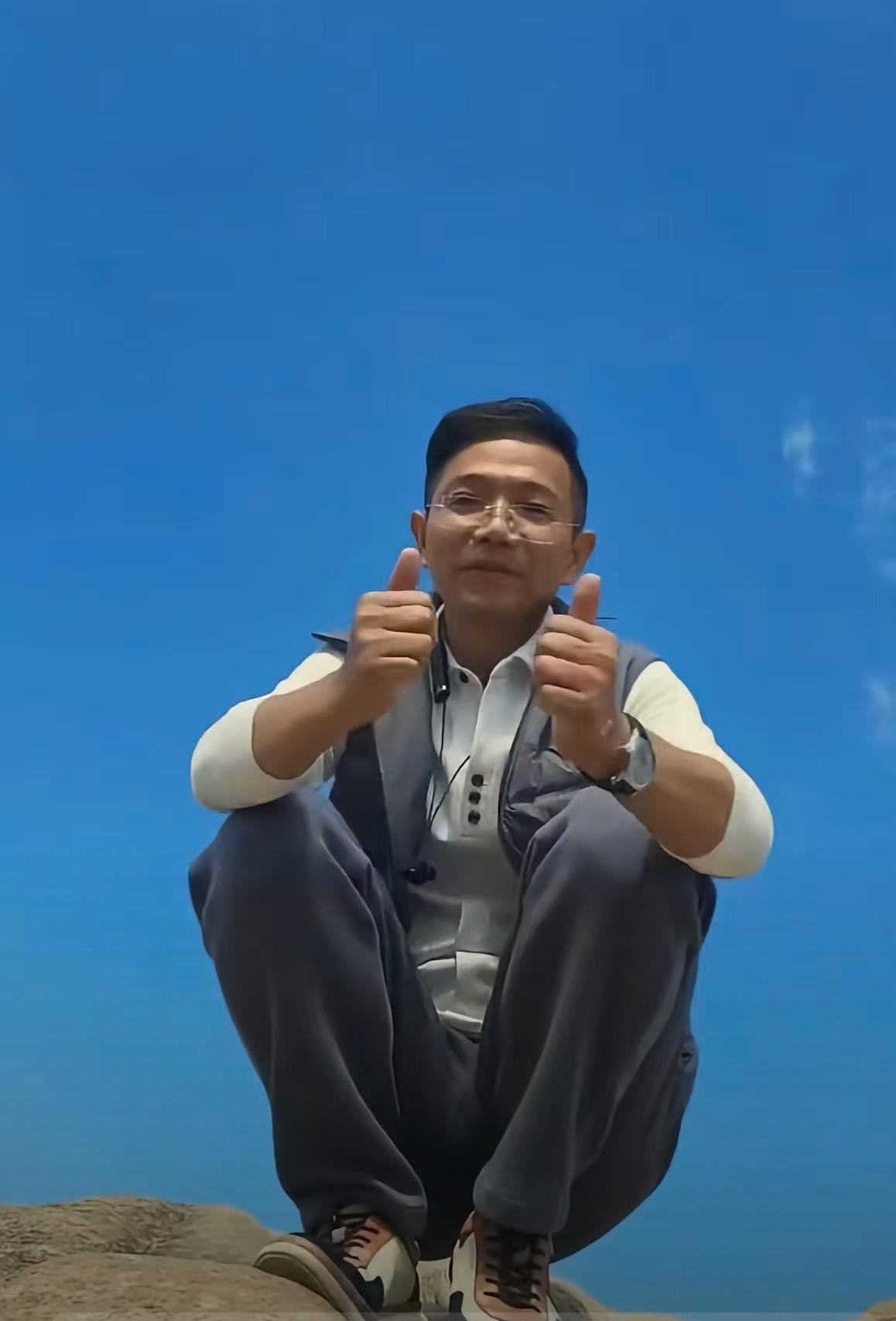 家人们姐姐们，早晨好，姗姗刚刚起床，聊聊二八，看懂对方的玩法了吗？看看对面黑子在