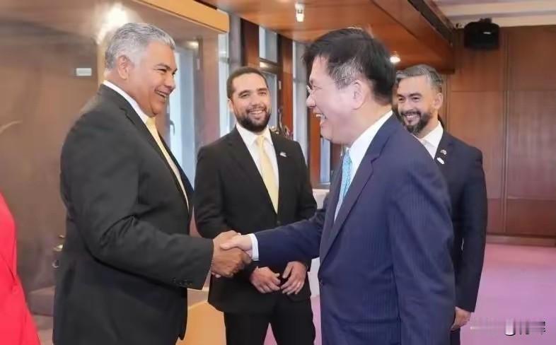 巴拿马好不容易获准访华，代表团却提前去了台湾因为巴拿马运河的问题已经严重影响了