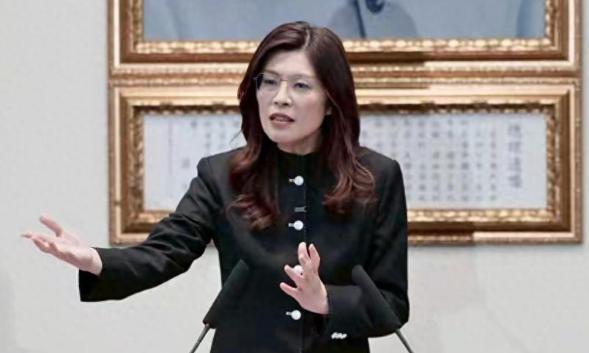 郑丽文这回彻底不装了？前脚刚给日本捐了100万示好，后脚就对着窜台的日