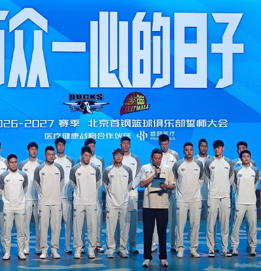 赵睿在今夏休赛期减重效果明显，他透露瘦身成功源于李楠指导的敦促。李楠指导表示，赵睿归队第一天，自己就
