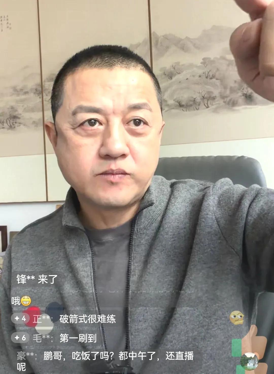 亚鹏直播间请大家帮个忙，被拒绝后满脸尴尬。此情此景，让人觉得心酸。可以肯定，