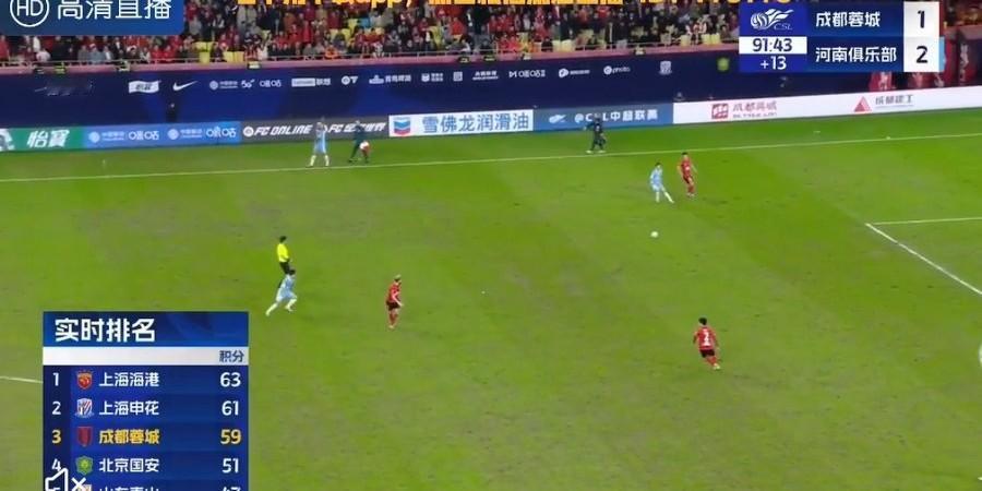 为何一支又一支无欲无求的球队。拼命和成都蓉城踢，全力阻击，这里边球迷也应该反思！