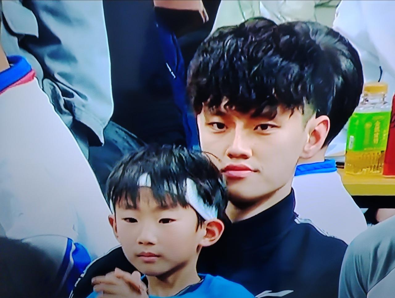 曾凡博场边观战，北京首钢豪取四连胜！北京北汽主场迎战深圳马可波罗，今天北汽全员