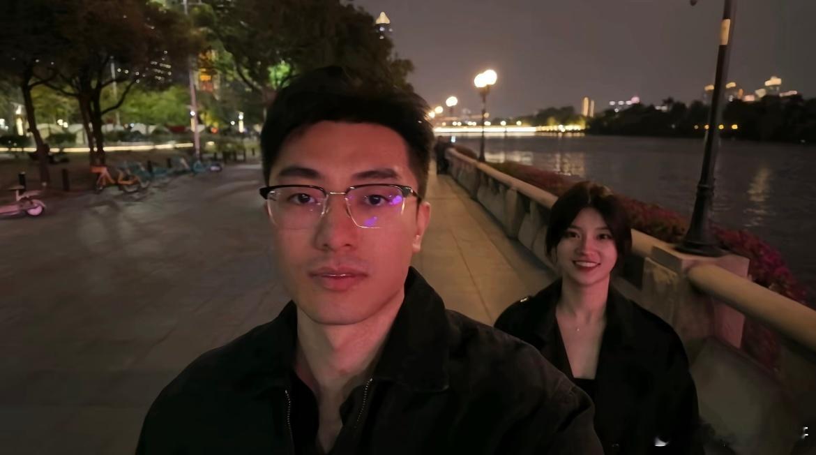 我在一万颗星星中找到了你