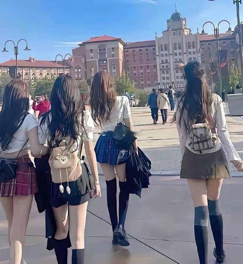左边是大一，右边是大四