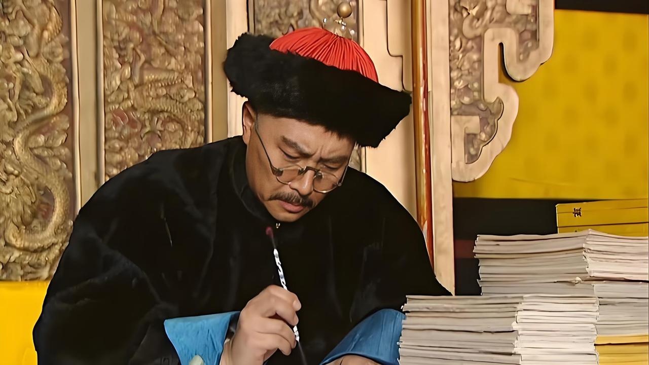 1724年，46岁的雍正翻了48岁齐妃的牌子，太监连忙提醒："皇上，还有个25岁