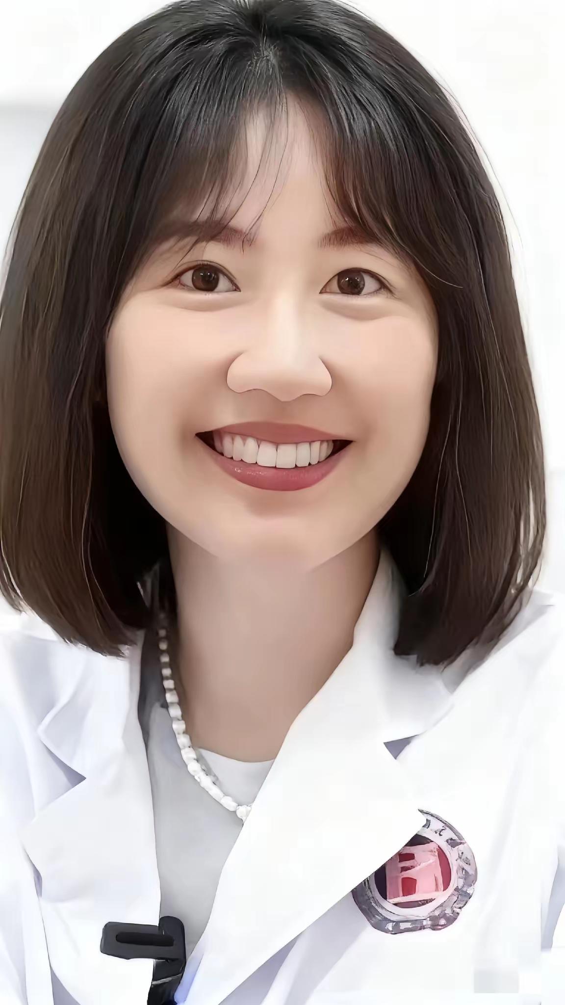 说真的，谁信祖院长最后会娶曾医生啊？手握人事调度权、在院里说一不二，这样的人大概