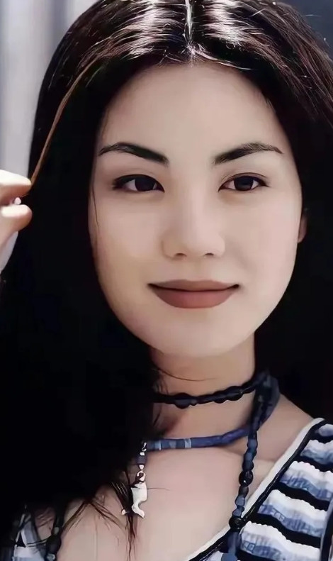 大家发现没，王菲不会与张柏芝争输赢，不是王菲不在乎，也不是顺其自然，而是王菲