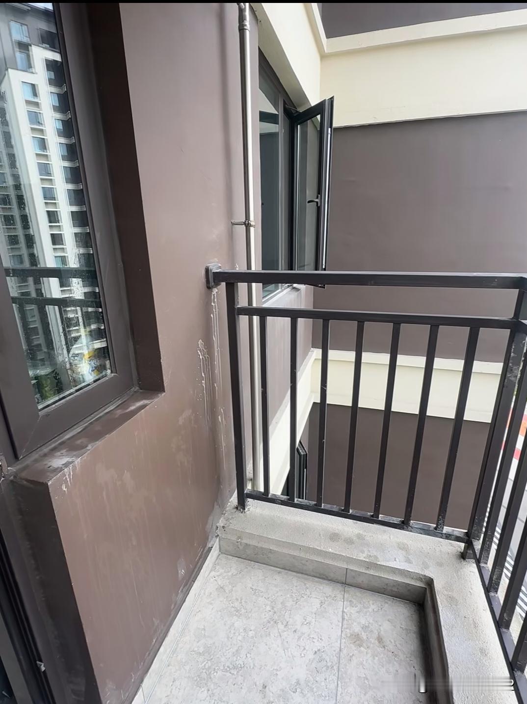 救命！连厨房的生活阳台不想封窗怎么办！各位大佬们，我真的快崩溃了…我家厨房直