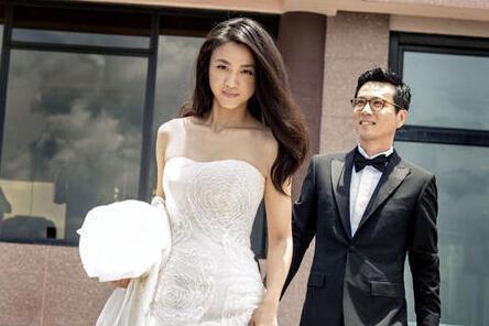 2014年，汤唯和韩国导演金泰勇结婚之前，婆婆命令汤唯：“韩国的女性地位很低，你