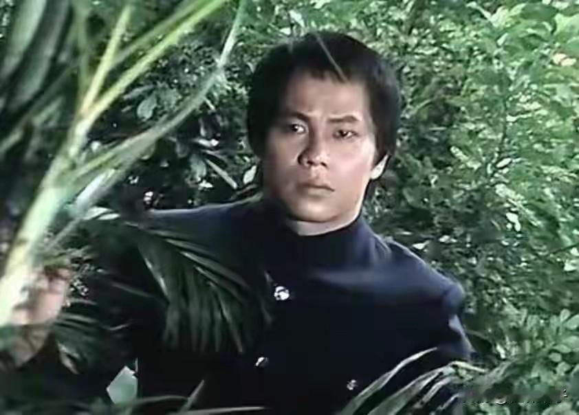 扮演陈真的梁小龙走了！享年77岁，走的很浪漫。71岁的成龙发文悼念梁小龙，