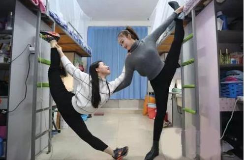 一字马真的难吗? 普通女生也可以轻松练成的方法