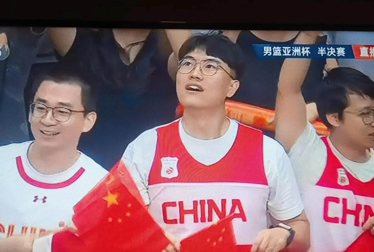 我们赢了！时隔10年，中国男篮再次挺进亚洲杯的决赛！98比84，这是一个完美的比