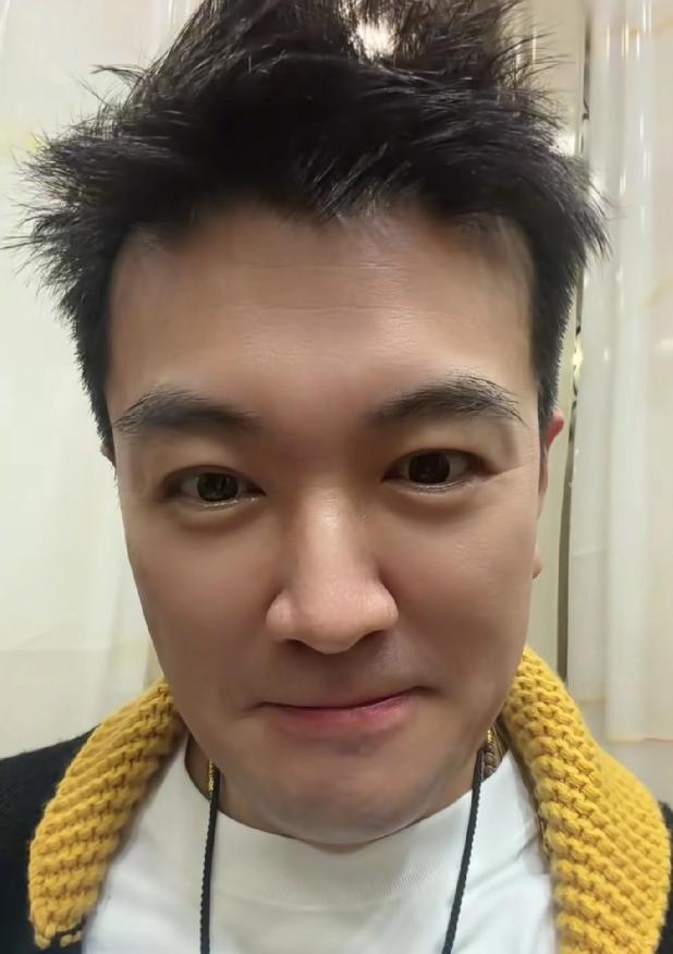 12月15日，杨子回了上海黄圣依目前住的别墅里，他没有让黄圣依给他开门，他熟门熟