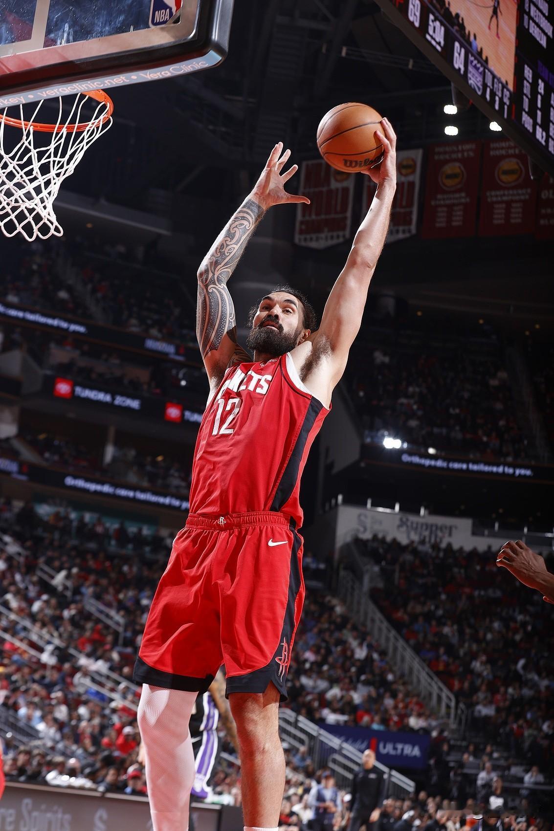 火箭的篮板守护神，亚当斯爆抢12个篮板碾压掘金内线!在今天火箭与掘金的比赛中