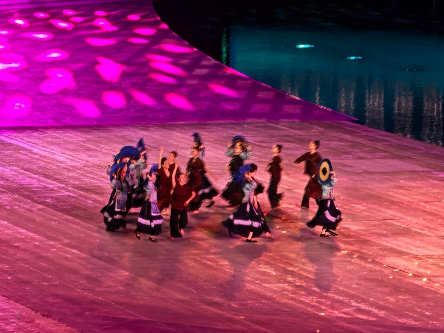 十五运闭幕式现场，每一秒都是不容错过的精彩！荣耀500系列凭借档位第一的续航实力