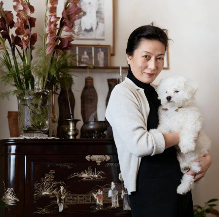 1968年，孟小冬晚年和自己的宠物相伴，年过花甲的她仍然气质优雅，她这一辈子当过
