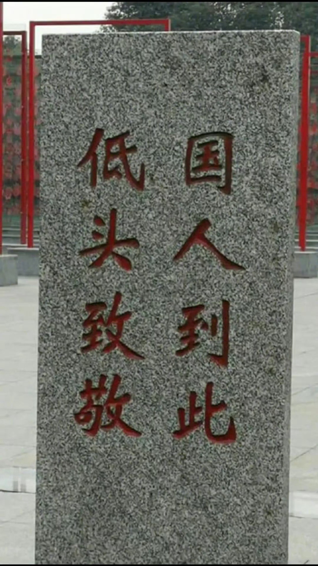 最后一口做军粮；最后一块布做军装，一个儿子送战场。这就是川军精神。国人到此低头致