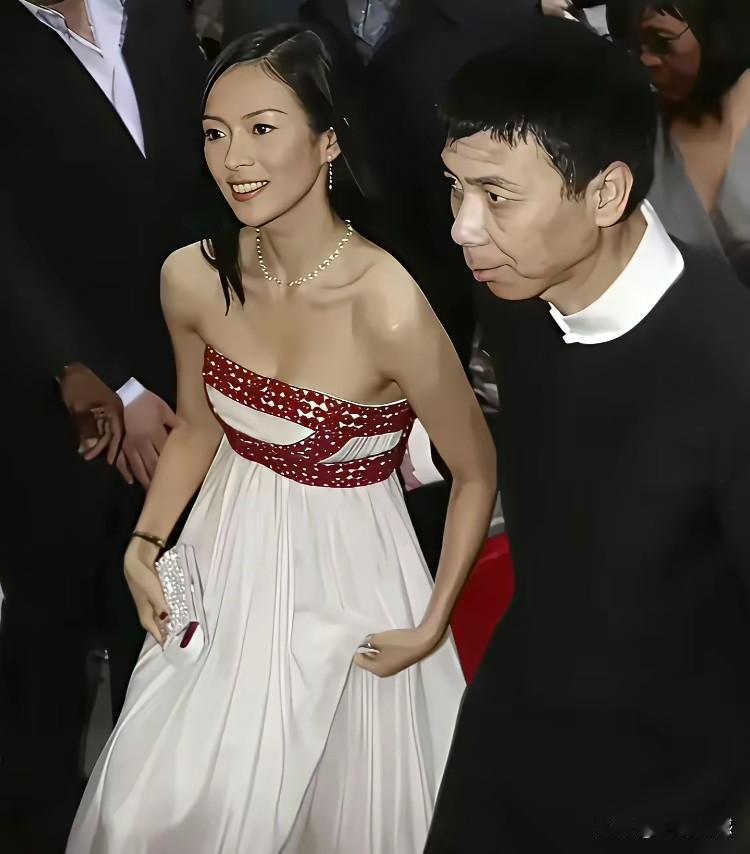 虽然这是很多年前的照片，但是现在看来依然让人感觉很纳闷，也不知是拍摄角度的问题，