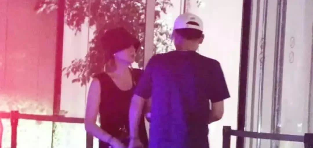 51岁的李乃文该做的事全都做了结了婚，成了家，生了小孩，现在小孩都已经1
