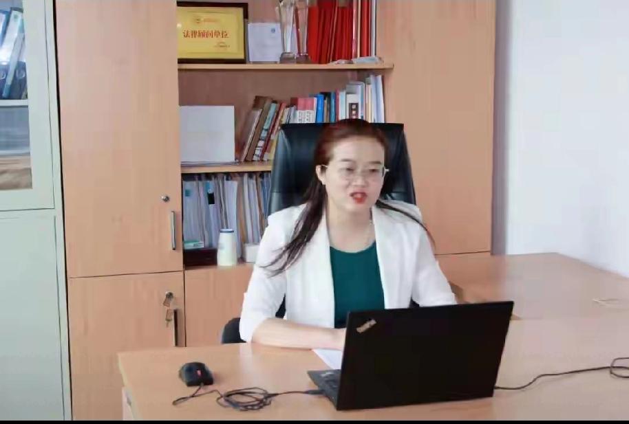 那个女律师说得太扎心了！现在的彩礼案里，女人的生育损伤根本没地算账！你看新闻