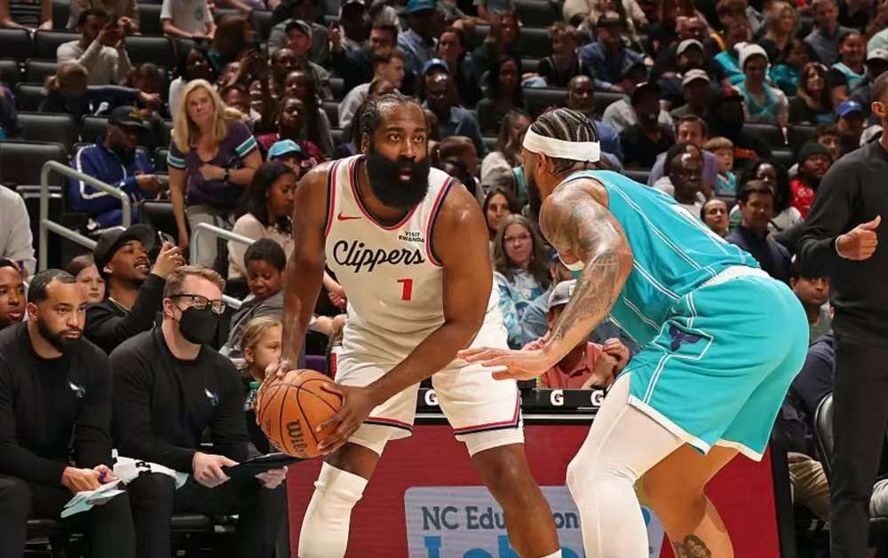 哈登梦回巅峰狂砍55分，一人独撑球队，好消息：伦纳德即将回归