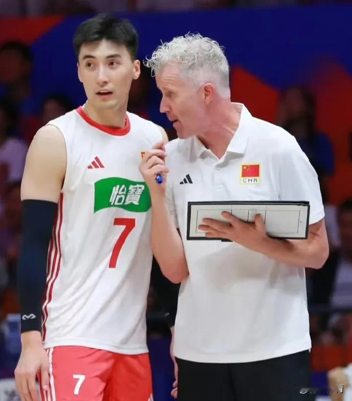 【虞美人演砸了】虞美人，中国男排二传于垚辰也。因其长相靓丽，帅气逼人，球迷谓之