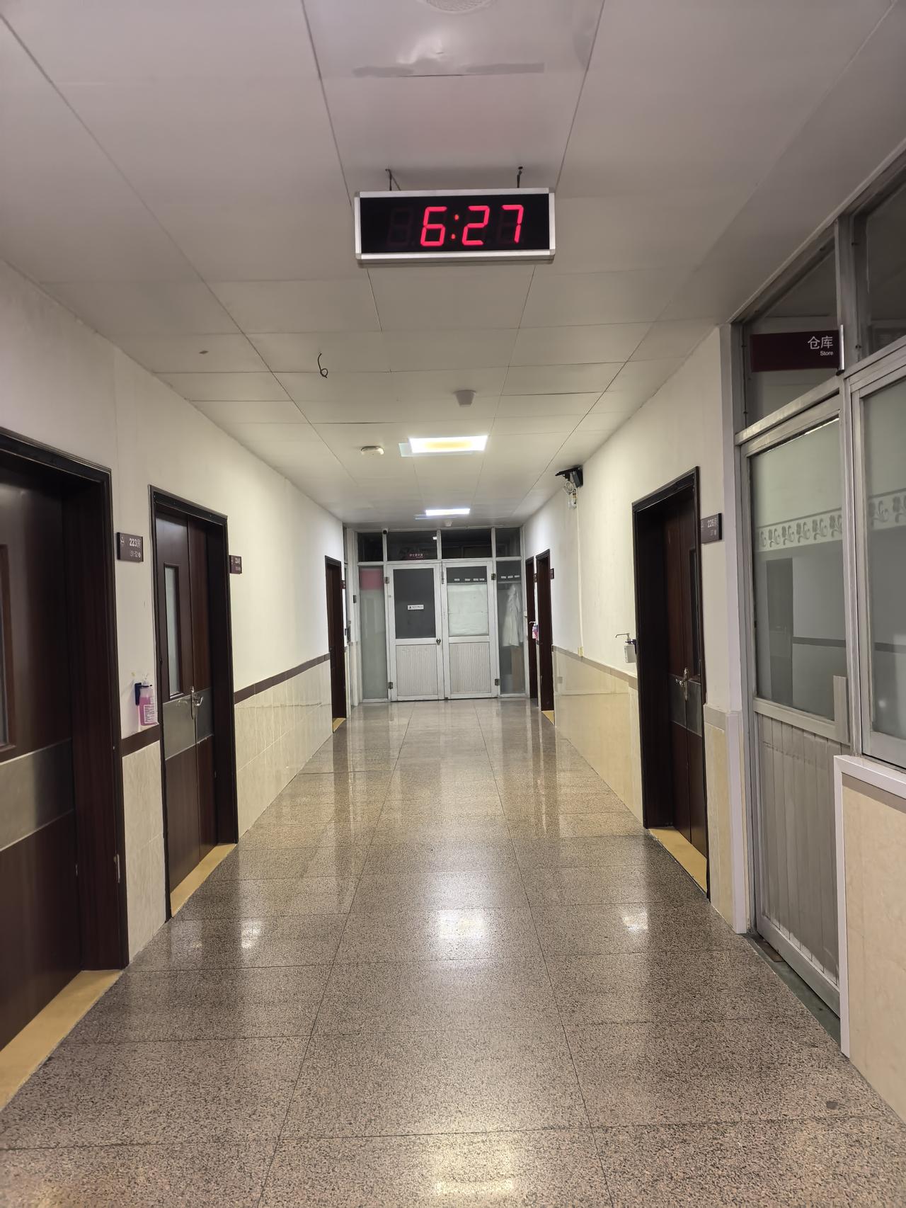 老爸住院的第5天，我5点09分起床了。为老爸准备了鸡🐔蛋羹蒸海参+包子，送到医