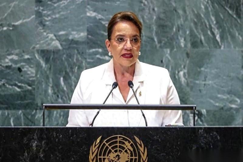 刚把庆功的香槟冰好，桌子直接被人掀了。就这么戏剧性。那边厢还偷着乐呢，以为“