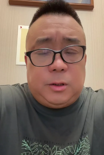 豹哥：杨爷爷走好吧！虎哥在上面接你，我在下面送你！豹哥先讲了虎哥去世的来龙去脉。