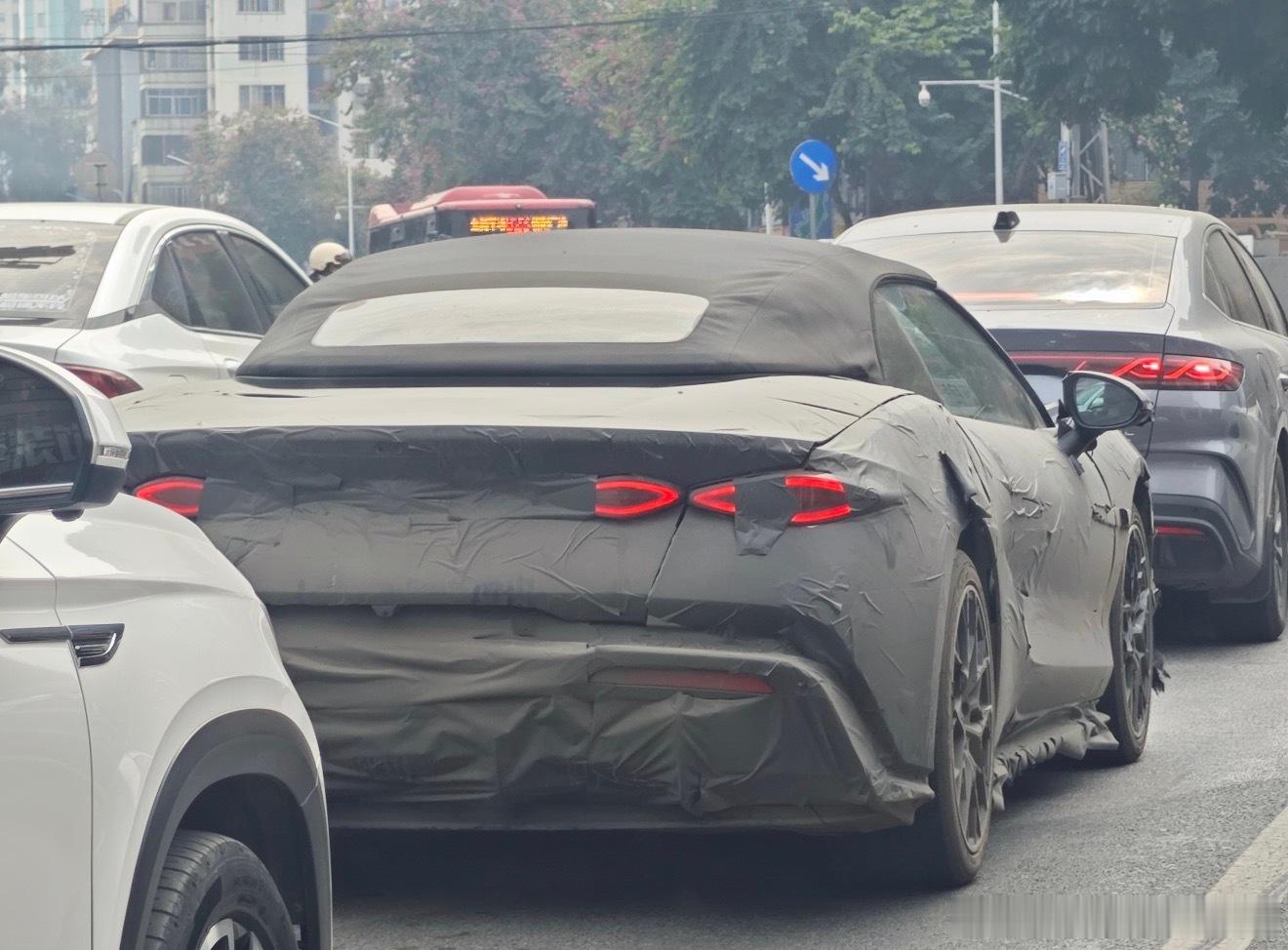 比亚迪新车！软硬顶！