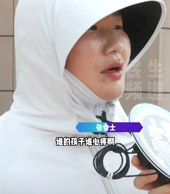 6月17日下午两点钟，河南郑州的张女士接到在校初二女儿打来的电话，女儿哭着说：“