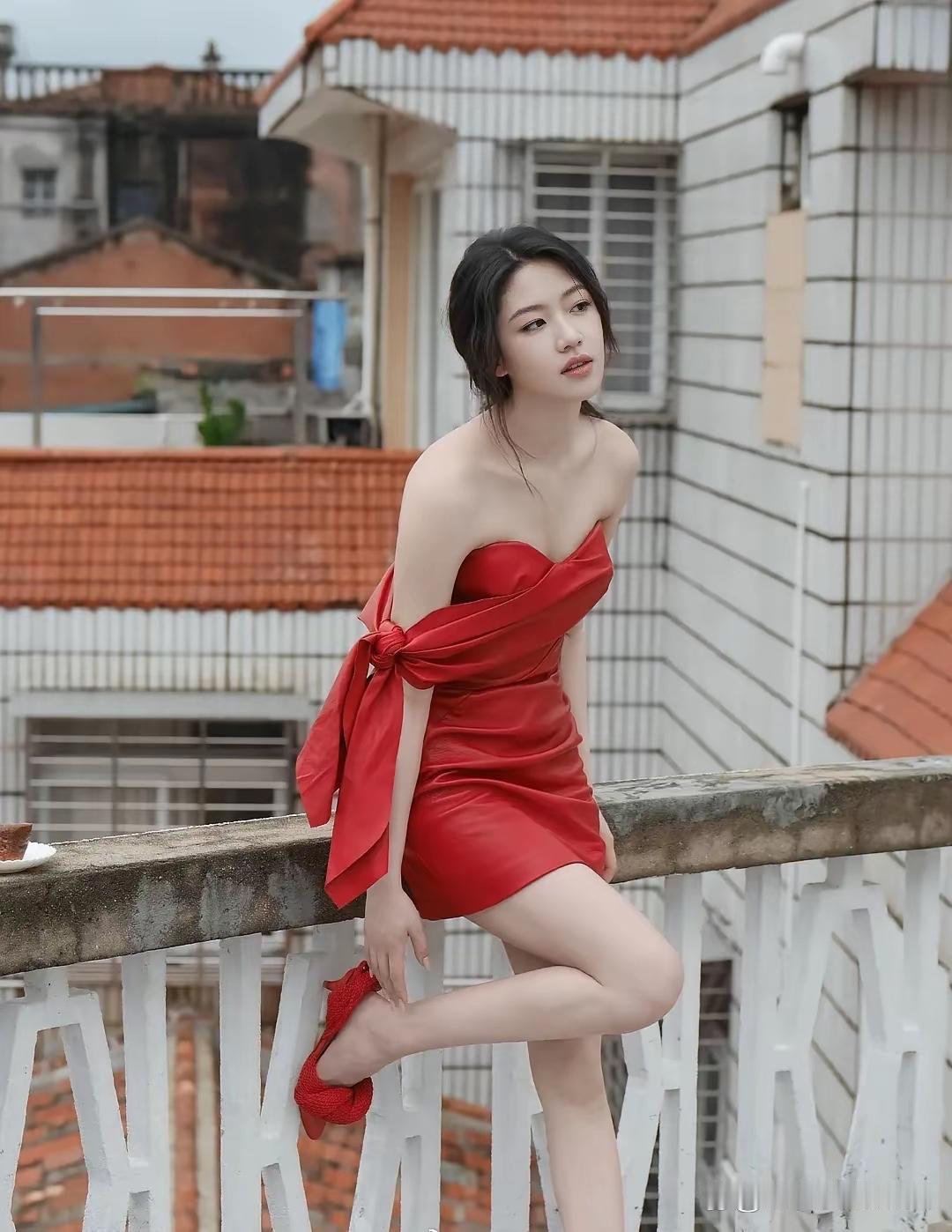 向涵之是不是典型的“上镜亏颜”体质？线下真人绝对是那种一眼惊艳的大美女，镜头完全