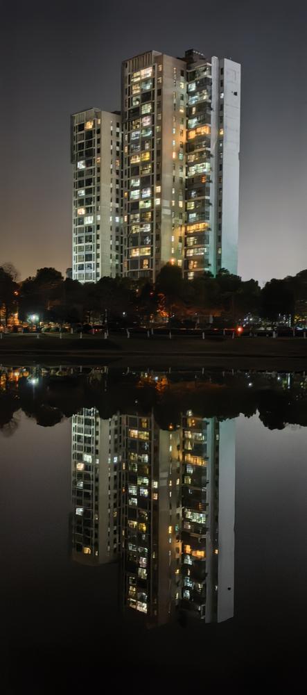 武汉市中产家庭标准这样设置是否合理？，大家看看有多少家庭符合？​1.至少一套