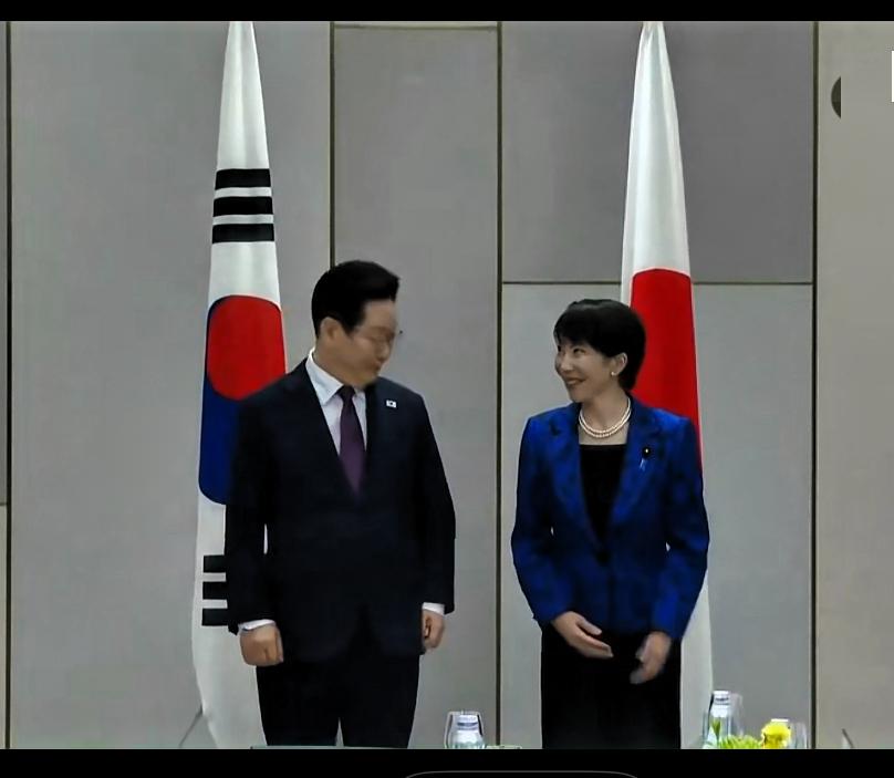 韩国总统访日，再现特朗普访日时的相似一幕！韩国总统访日期间的情景，与特朗普访