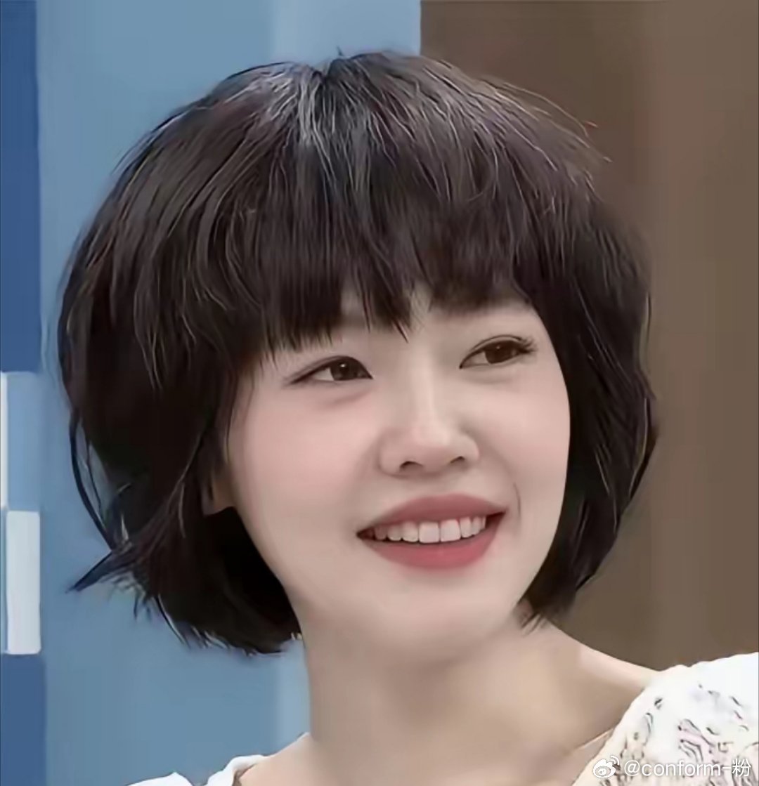 论颜值，小S其实挺冤的！大S一直说自己比小S漂亮，小S也默认这个说法，但她们好像
