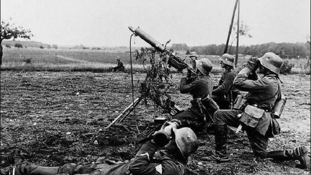 一战索姆河战役，在德军的人性光辉下，一个星期只干死了十几万英法联军，而后面英法联