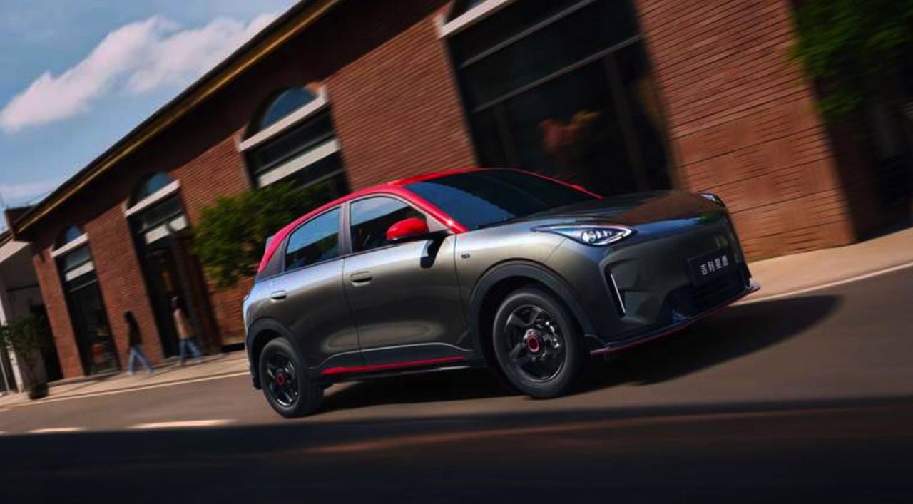 7万级纯电代步车市场的两款"顶流双雄"——比亚迪海鸥和吉利星愿进行了全面对比。比