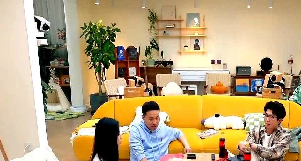 徐艺洋：“黄子韬每次和我吵架都会说分手，第一次我信了，然后他来给我道歉，说是气话