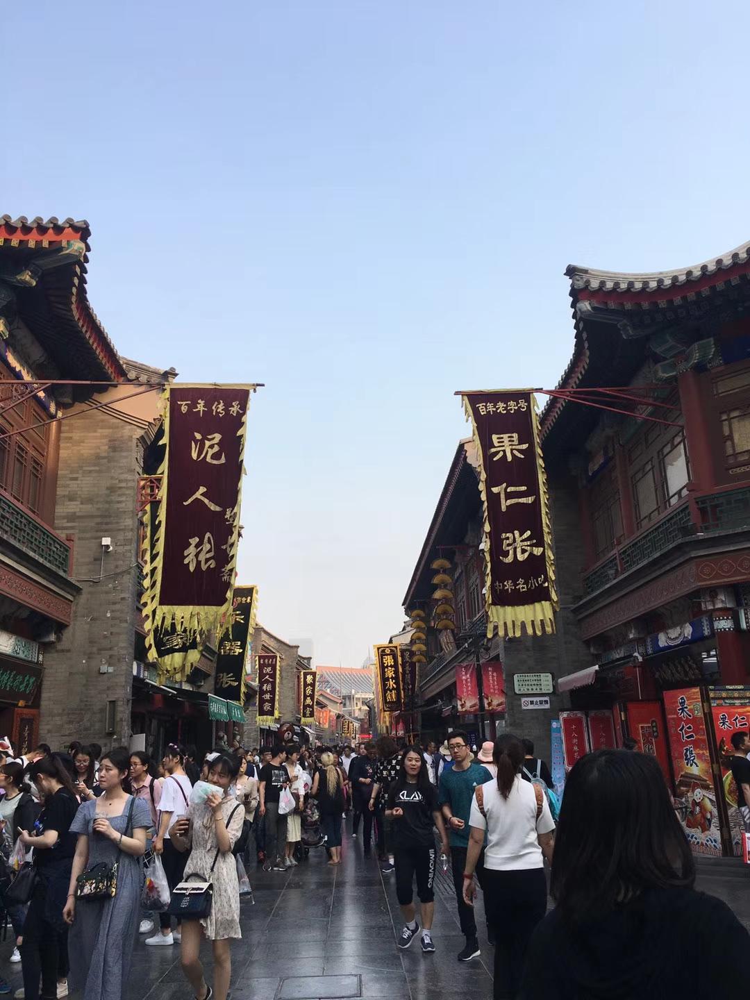 现在天津的古文化街人这么少了吗？还是我们去的时间不对。今天我和邻居带着孩子，