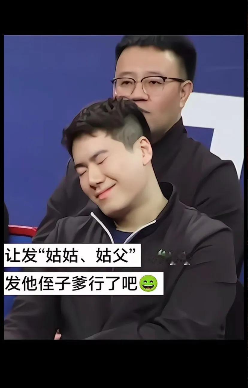 甜甜怎么怎么可爱，把大甜愁的，这面部表情多丰富啊和他在摇床上的娇羞一笑很倾城的